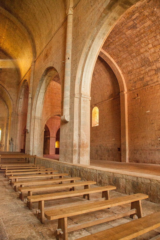 Abbaye-du-Thoronet-(3-sur-75)